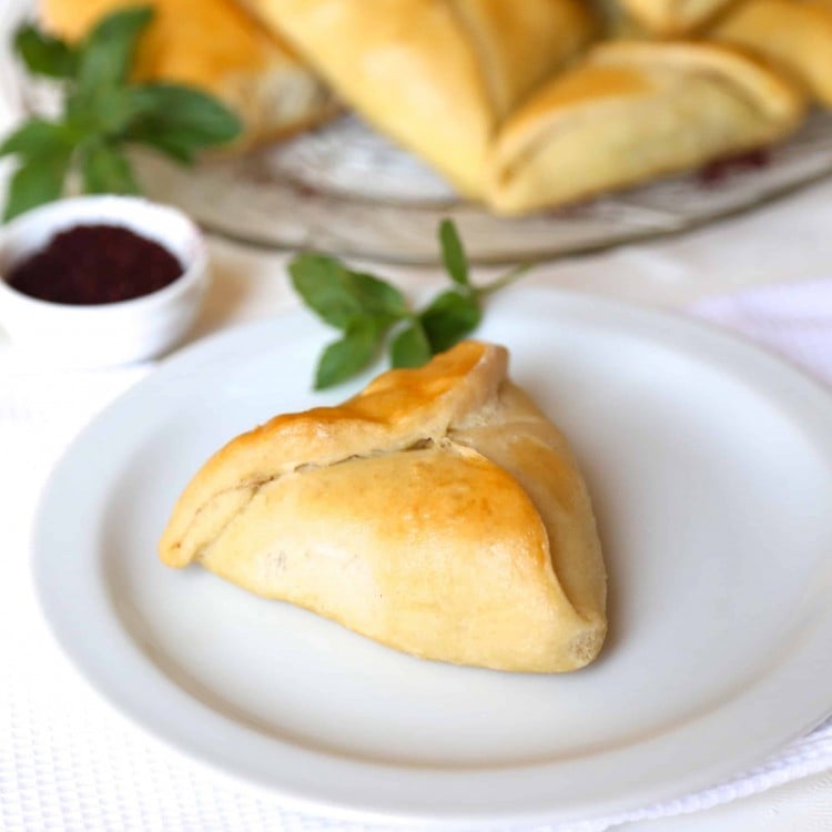 Fatayer Sabanekh are Middle Eastern Spinach stuffed pastry triangles...