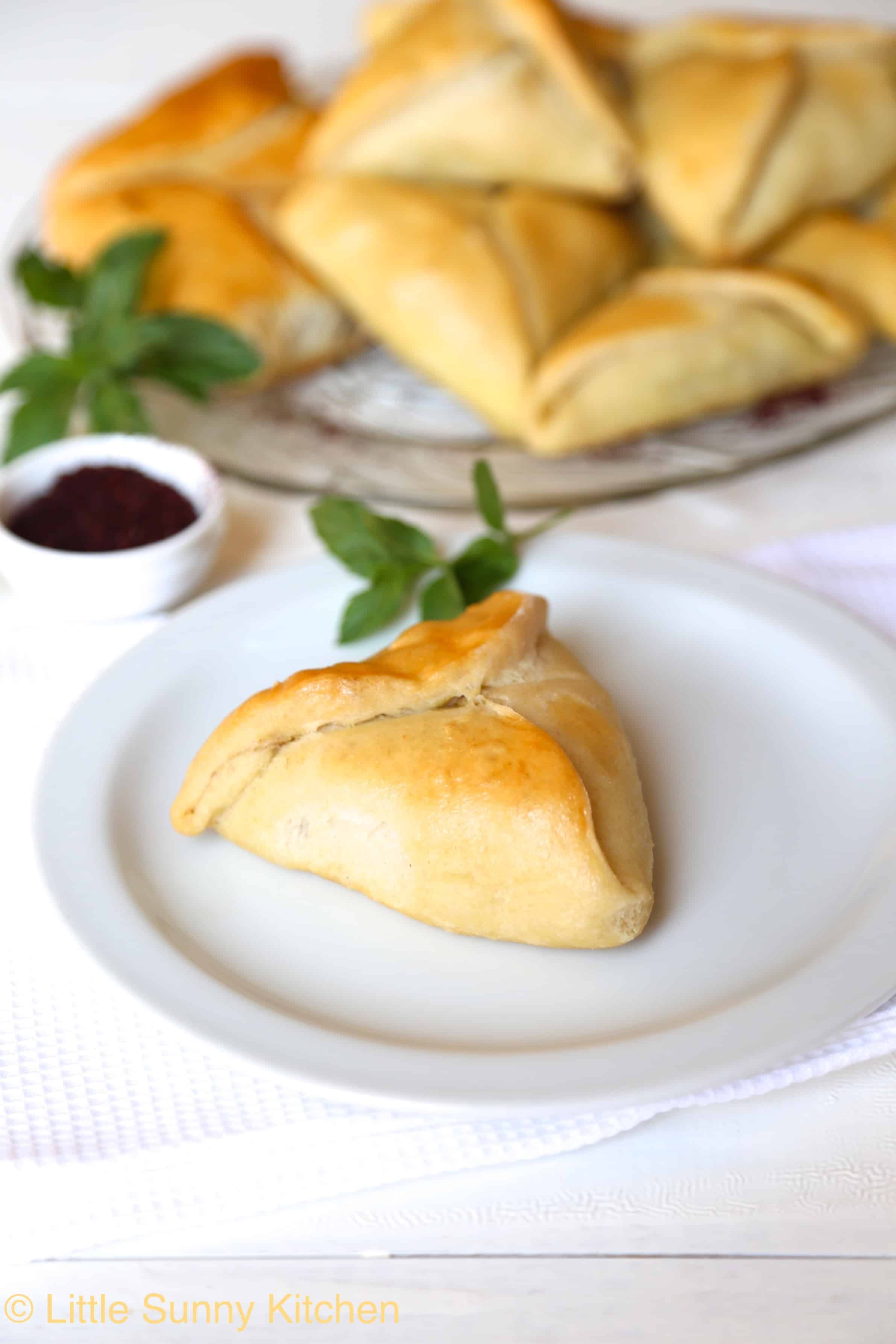 Fatayer Sabanekh are Middle Eastern Spinach stuffed pastry triangles...