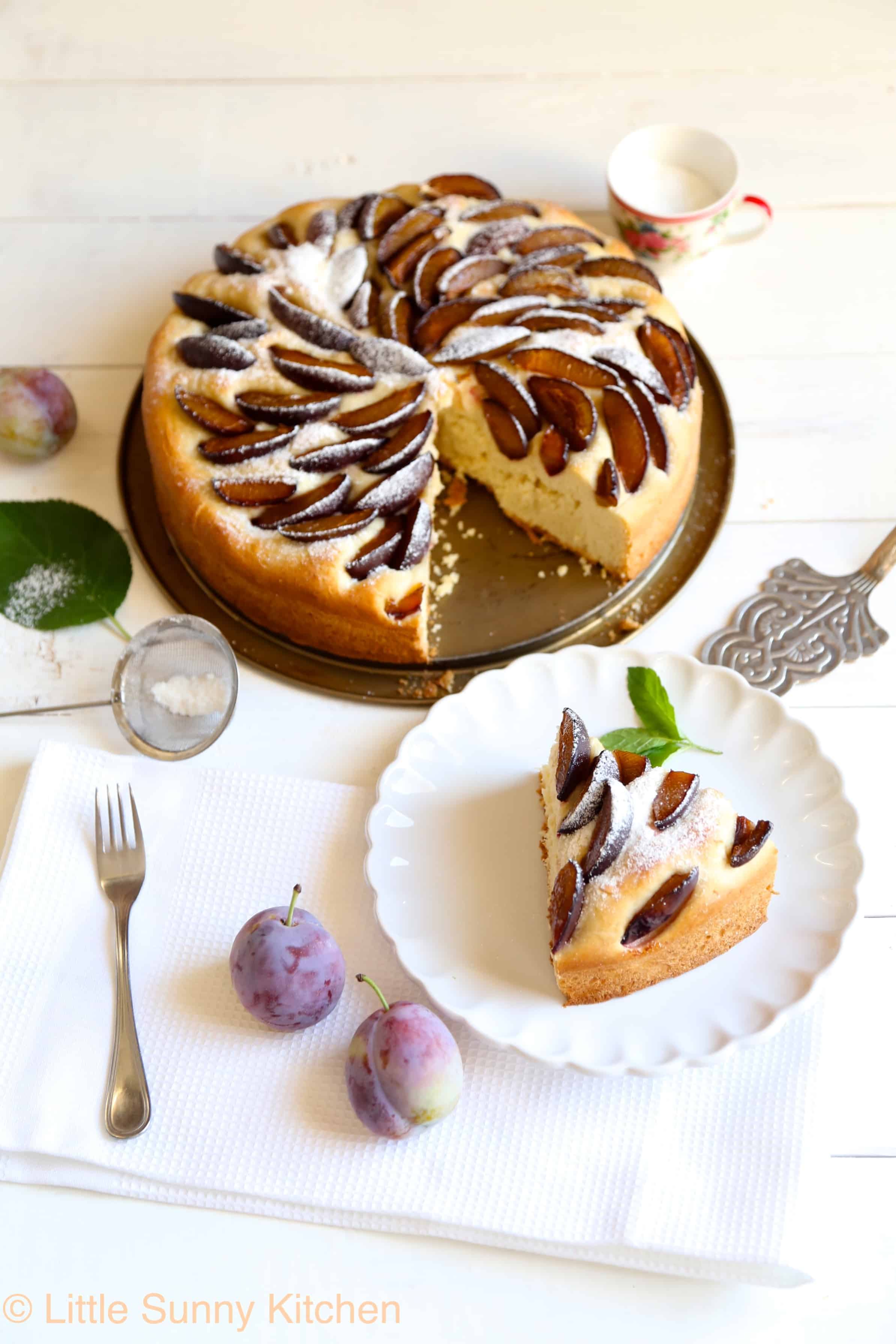 pflaumenkuchen German plum cake and a plate with a slice of cake