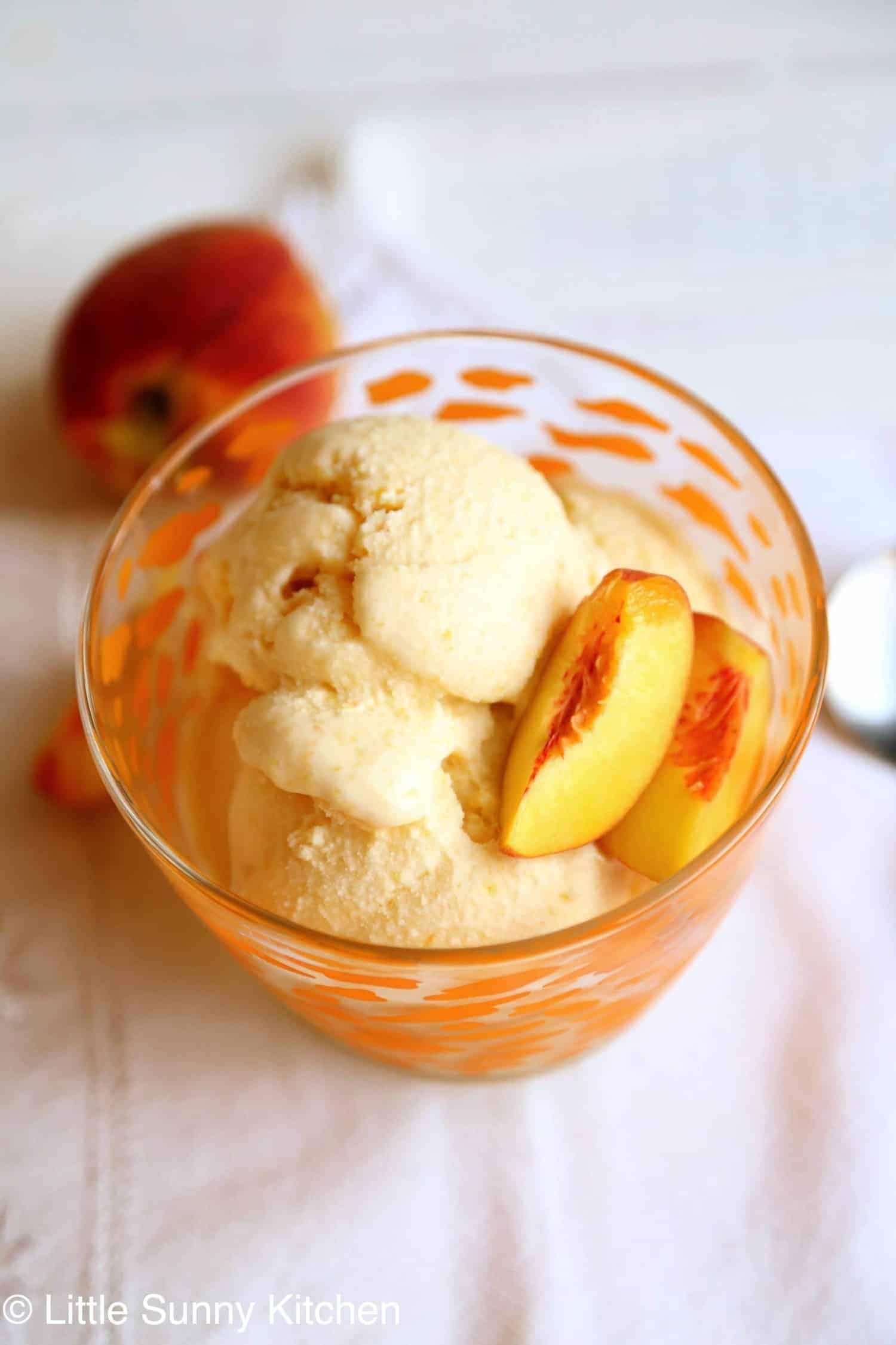 Five minute healthy no churn peach ice cream made with natural yogurt