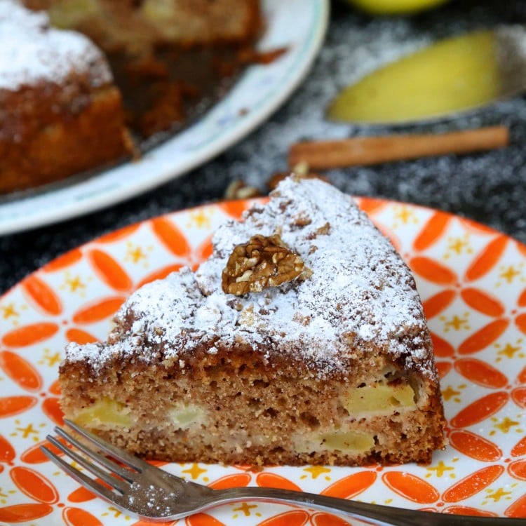 Easy Apple Sharlotka (Russian Apple Cake) baked in Multicooker REDMOND