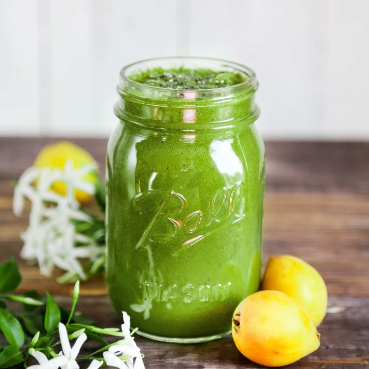 You get 3 of your 5 a day just from this smoothie! Made with loquats, spinach, and a banana. And then topped with chia seeds!