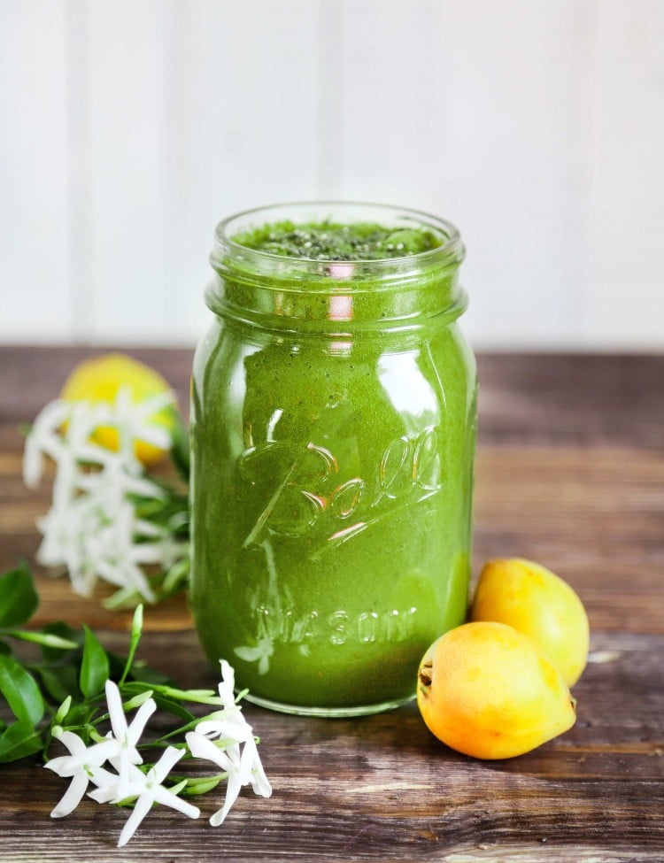 You get 3 of your 5 a day just from this smoothie! Made with loquats, spinach, and a banana. And then topped with chia seeds!