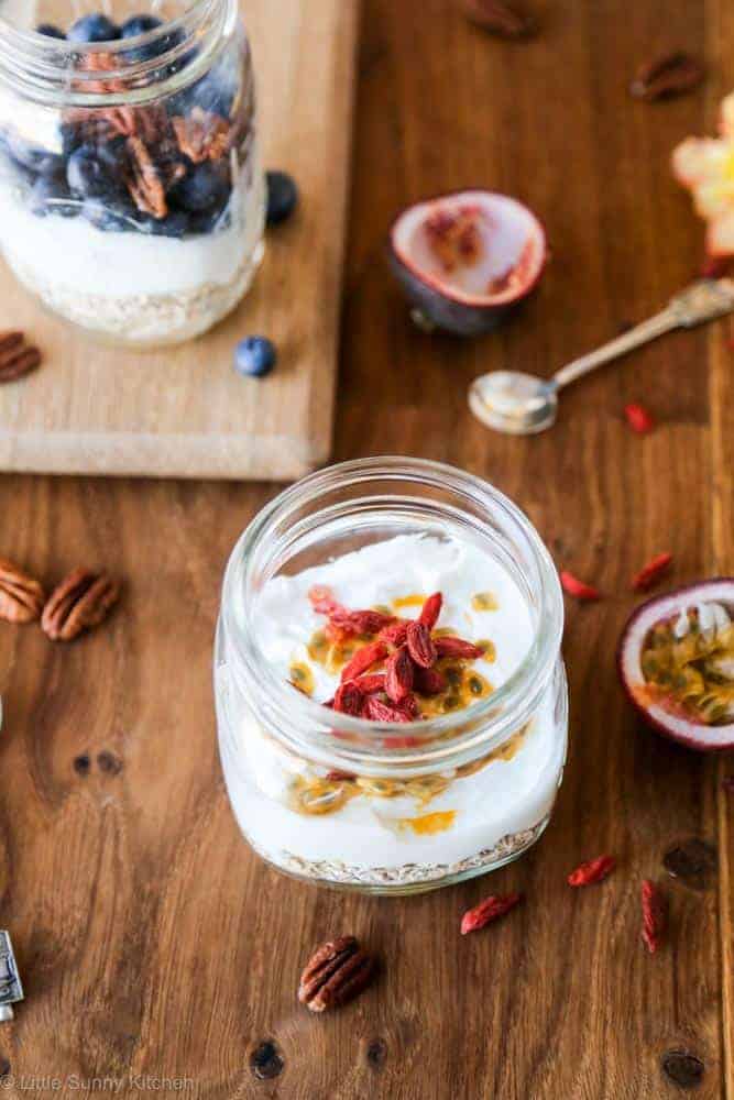 Overnight oats in mason jars! A healthy and filling breakfast that can be on the table whenever you’re ready in the morning!