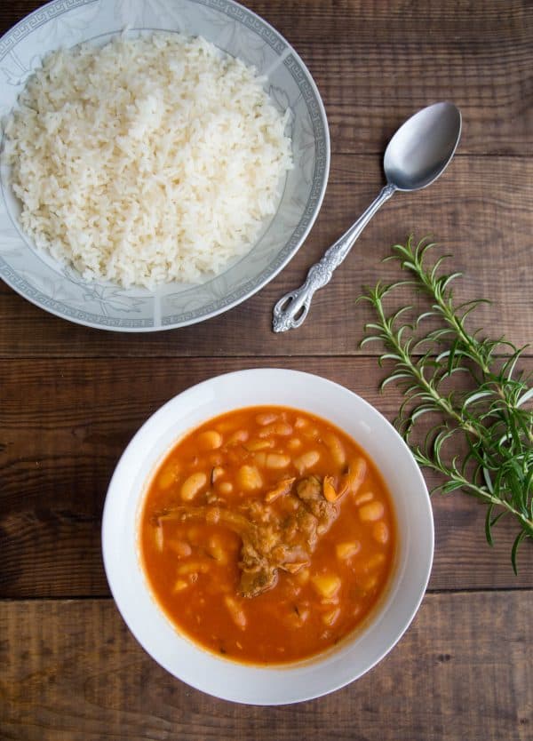 Middle Eastern White Beans with Meat (Fasoolya Bil Lahmeh)