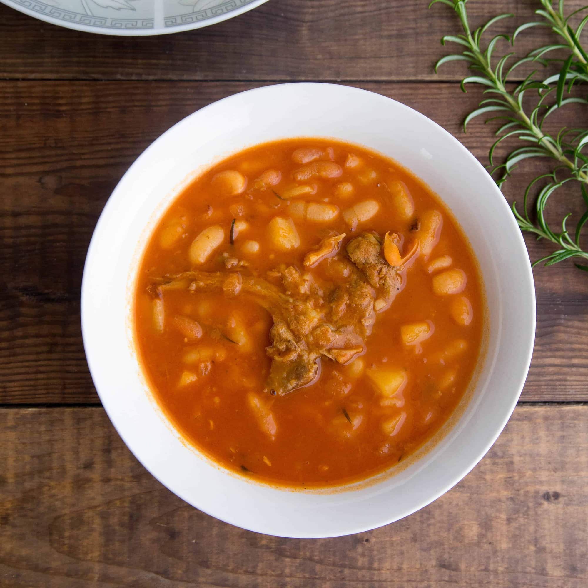 Middle Eastern White Beans with Meat (Fasoolya Bil Lahmeh)