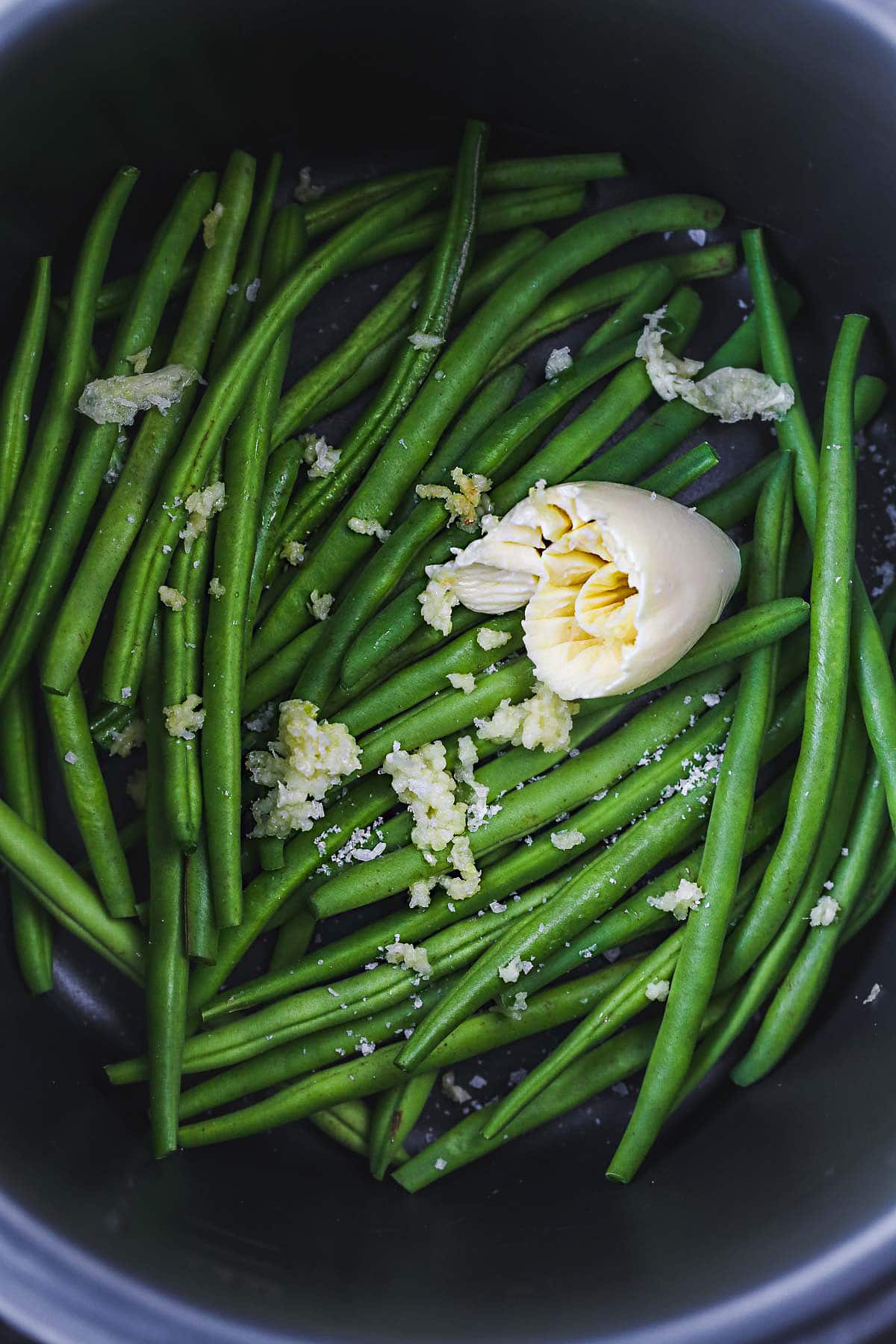 Cooking green beans with garlic and butter in the Instant Pot