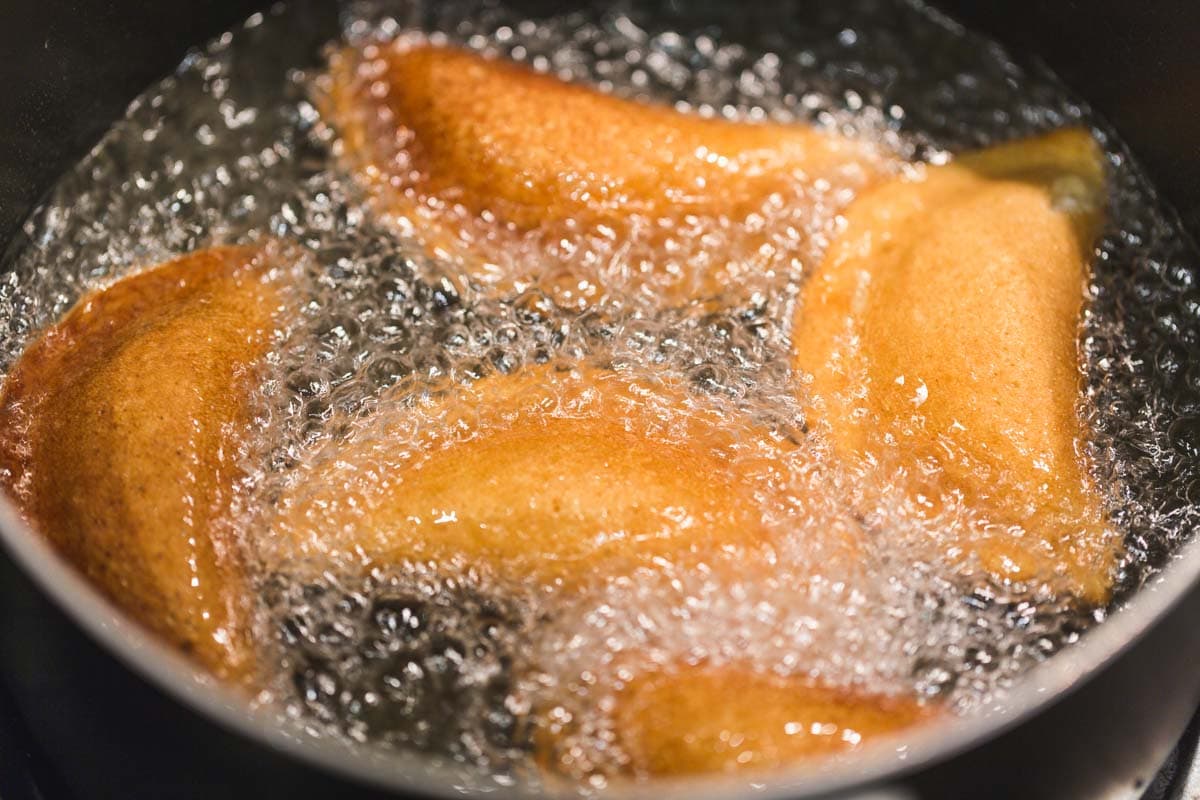 Frying stuffed atayef in oil