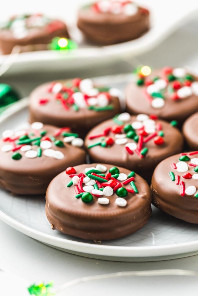 Easy Chocolate Covered Oreos - Little Sunny Kitchen