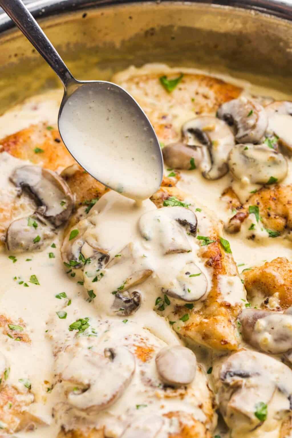 Creamy Mushroom Chicken (With an Amazing Cream Sauce!)