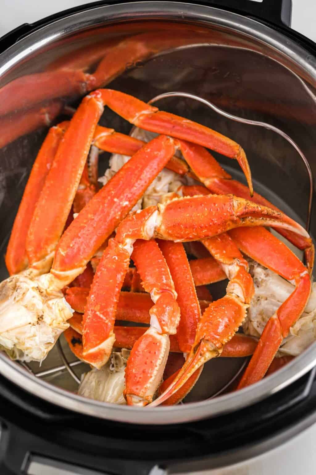 How to Cook Crab Legs (5 Ways)