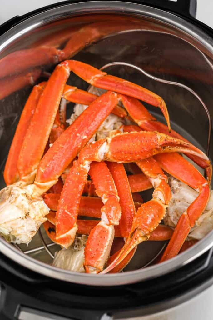 How to Cook Crab Legs (5 Ways)