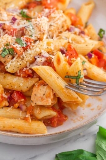 Instant Pot Bruschetta Chicken Pasta