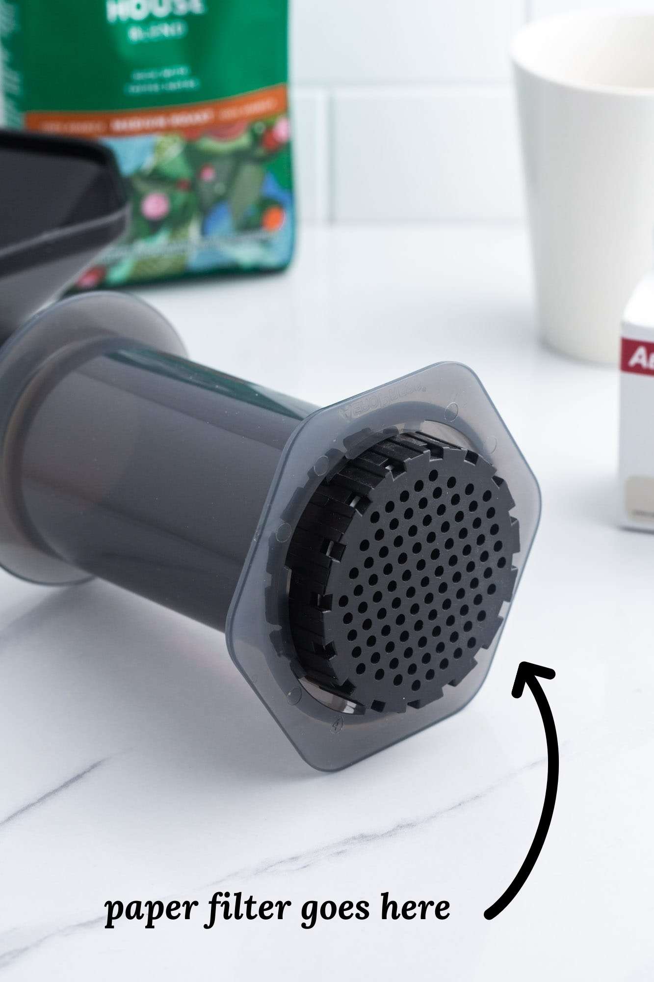 Image showing where to put the filter in an Aeropress