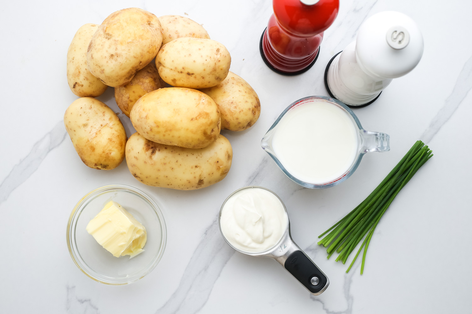 Ingredients needed to make sour cream mashed potatoes