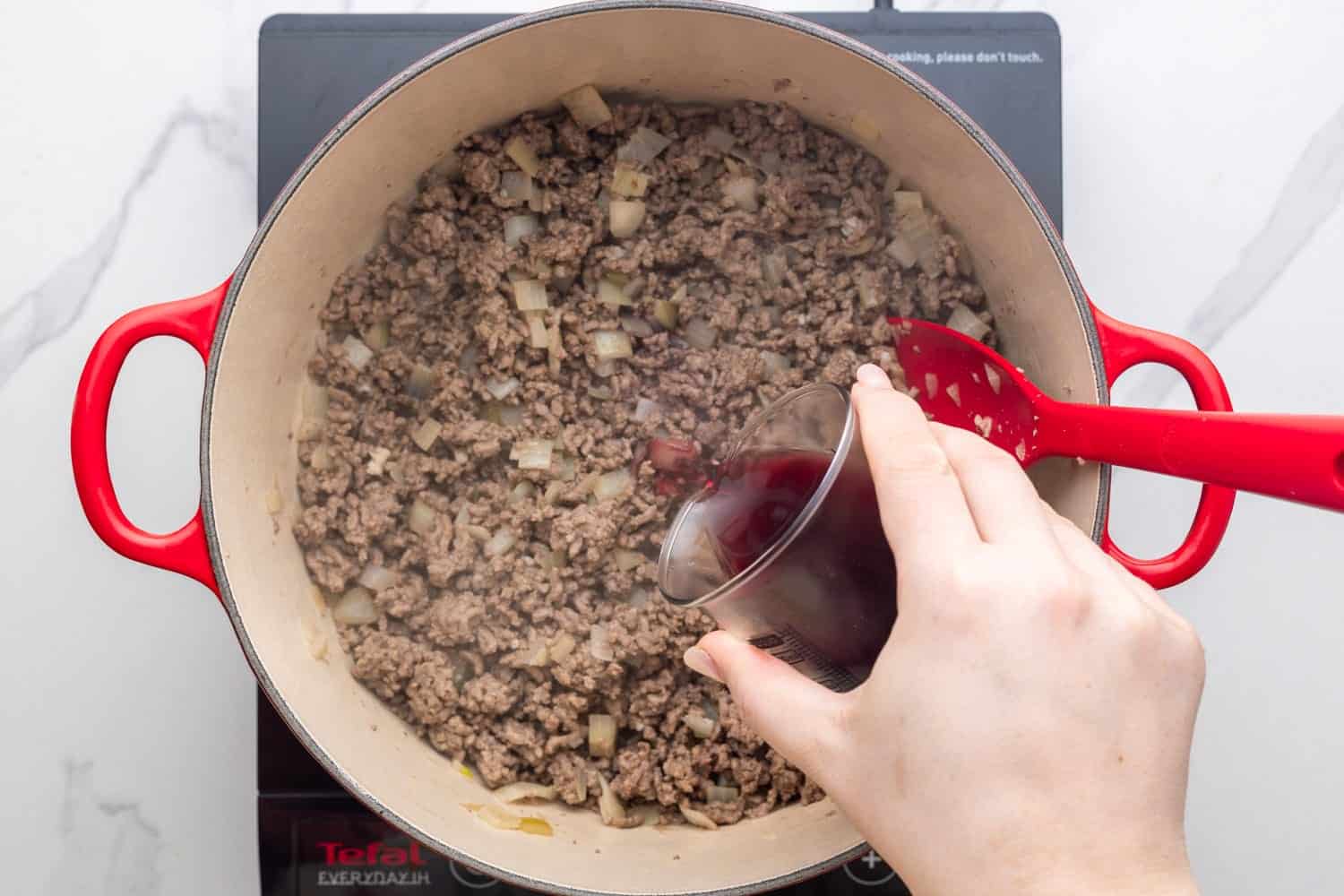 red wine added to cooked ground meat.