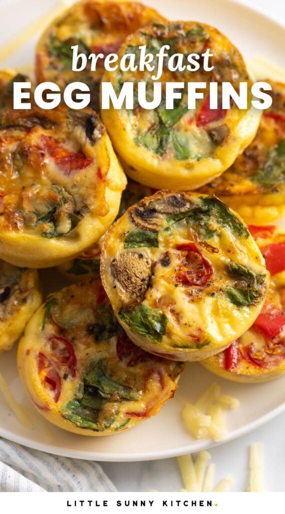 a plate of eggs made in a muffin tin with spinach and peppers. Text overlay says "breakfast egg muffins"