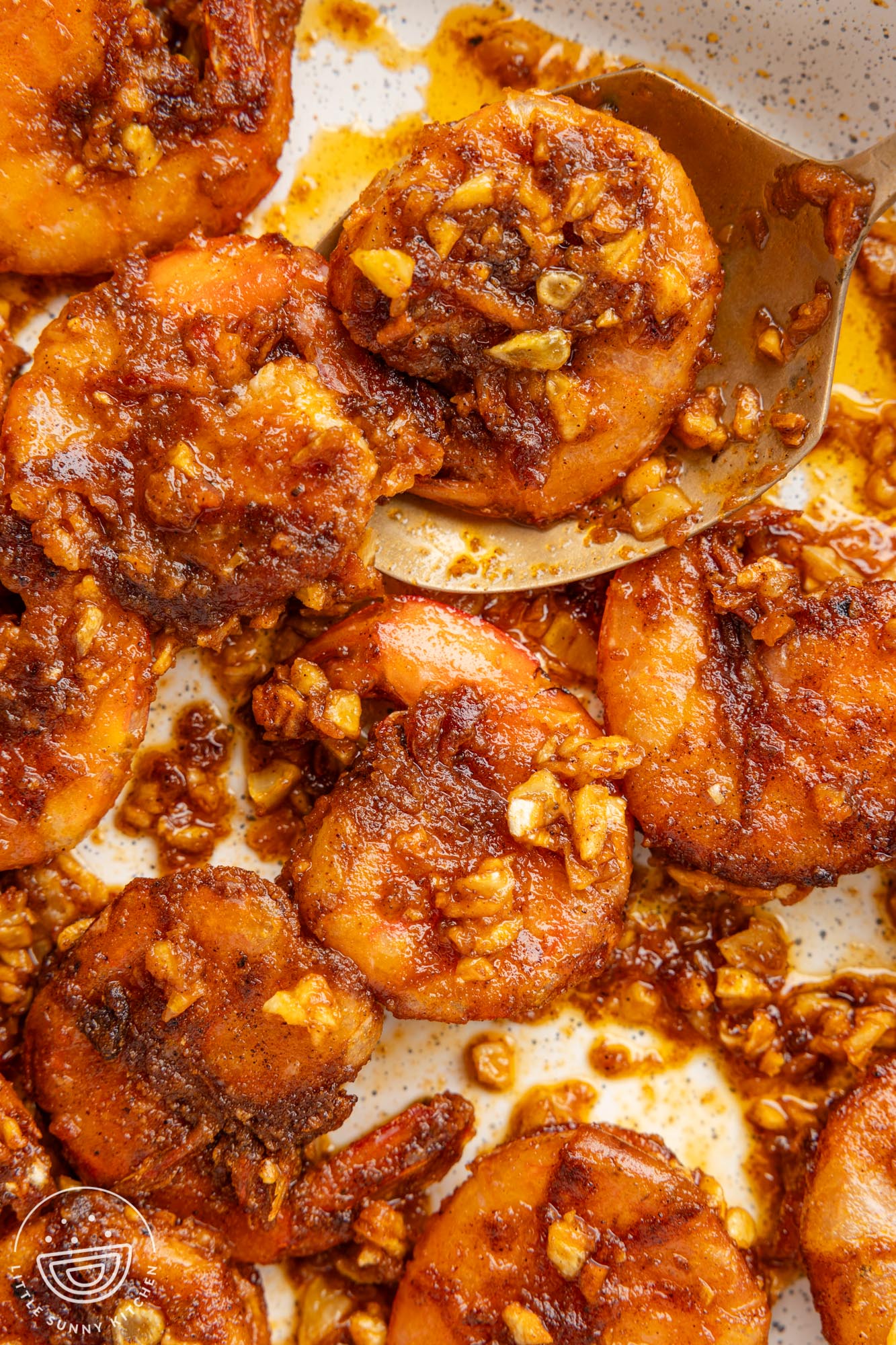 closeup of garlic hawaii shrimp in a skillet