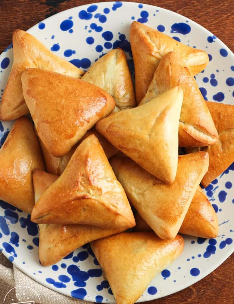baked fatayer on a white and blue spotted plate.