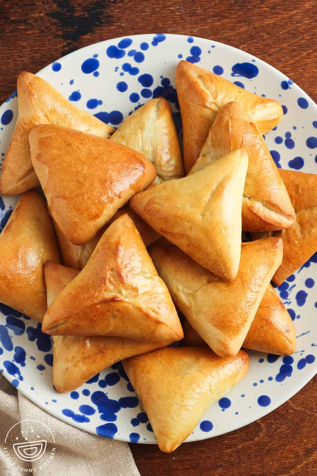 baked fatayer on a white and blue spotted plate.