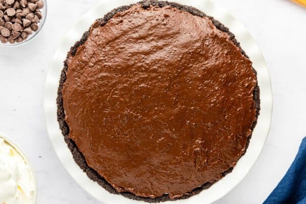 Chocolate pudding layer spread evenly over the Butterfinger filling.