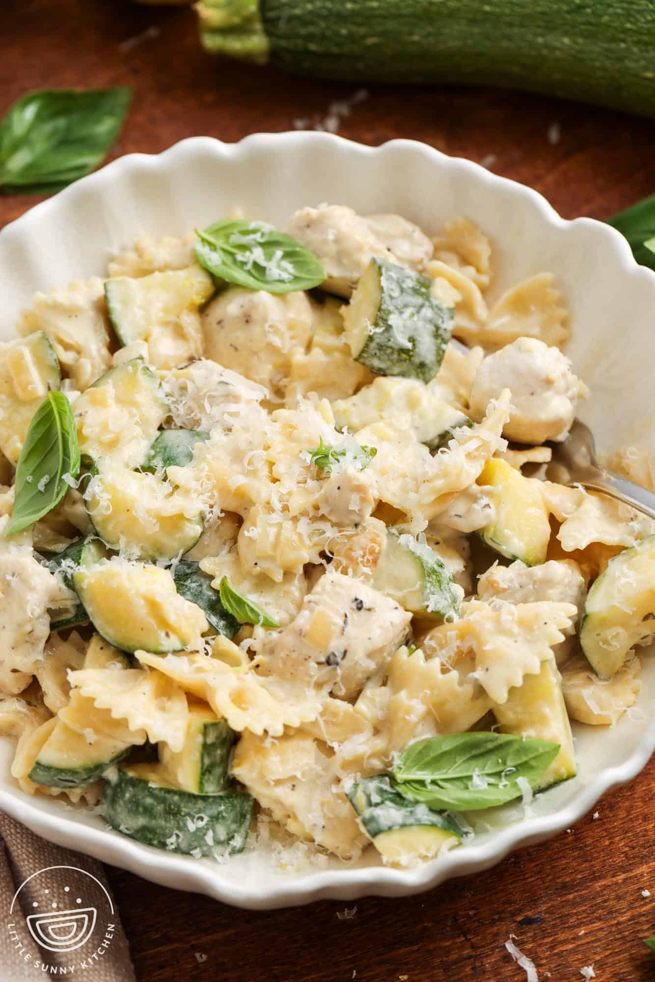 a serving of chicken zucchini pasta in a creamy sauce.