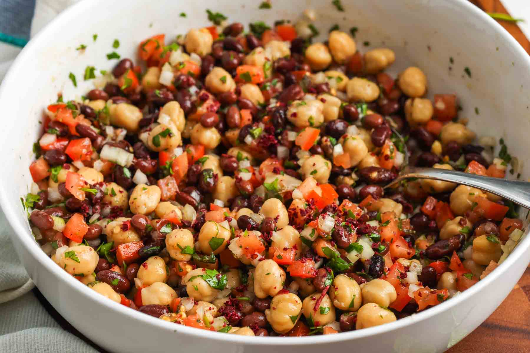 Balela Salad Recipe with Chickpeas and Herbs