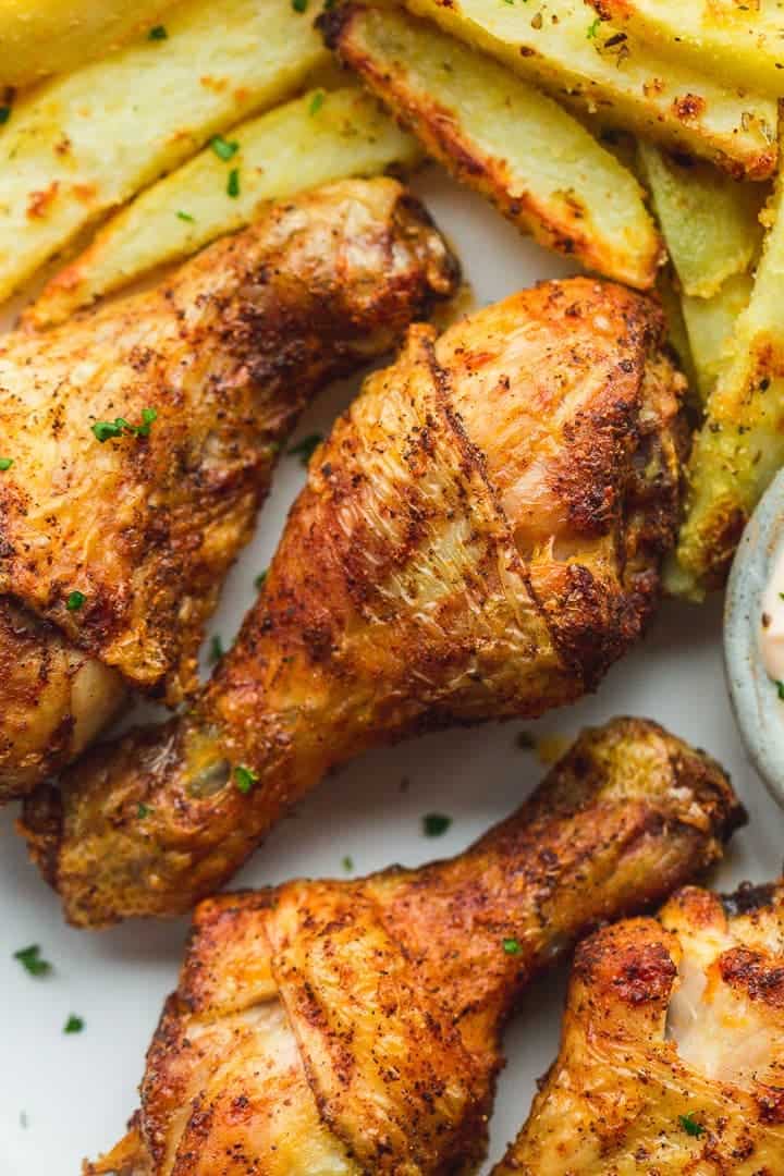 A close up of golden chicken drumsticks cooked in the air fryer.