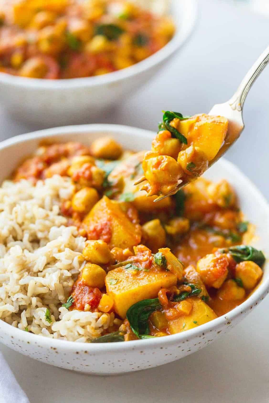 A fork with curry in a bowl